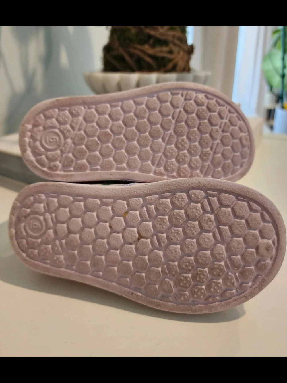 Cat & Jack Kids Summer Beach & Pool Shoes – Size 6